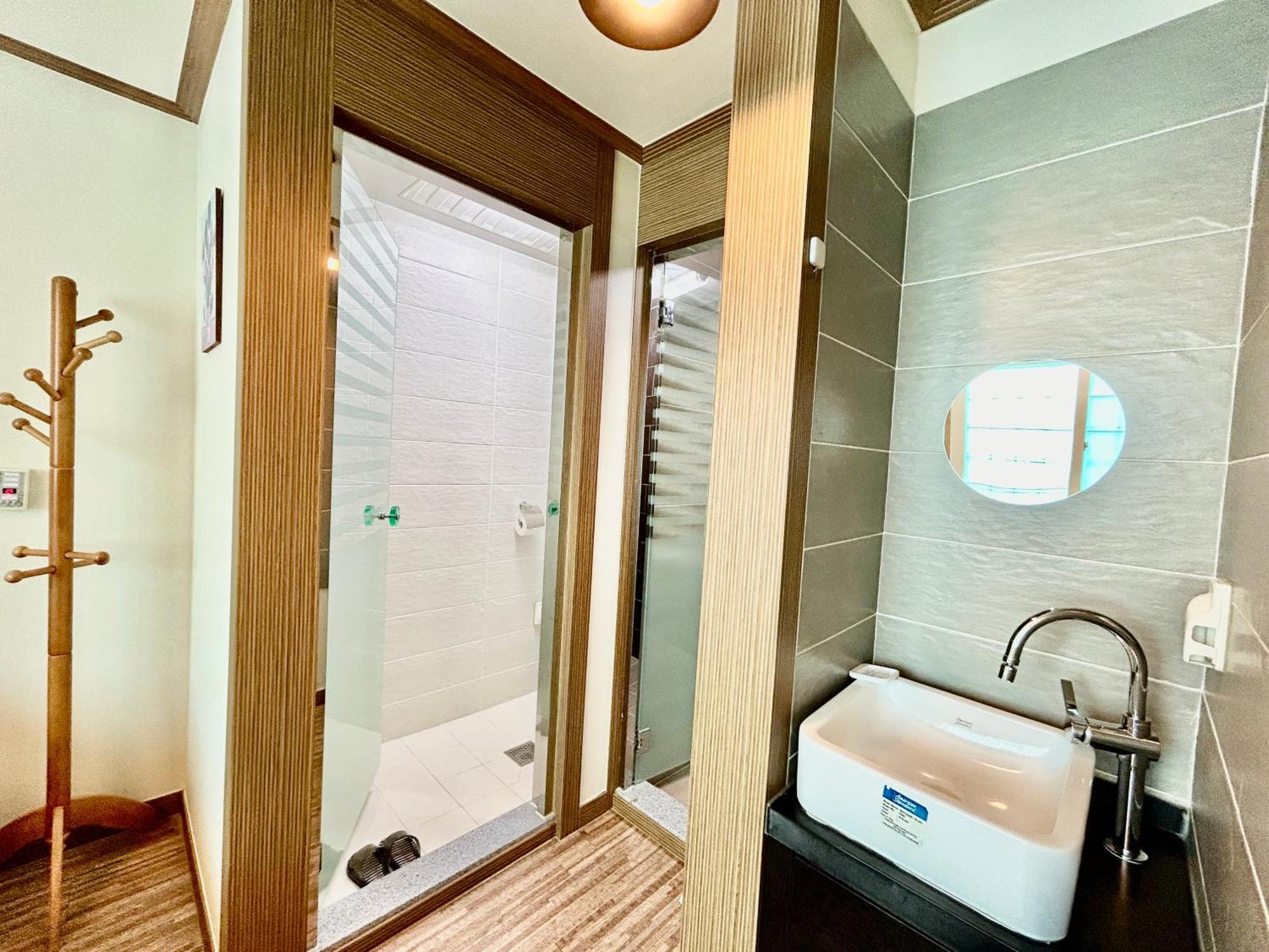 Okpo Business Hotel Geoje Eksteriør bilde