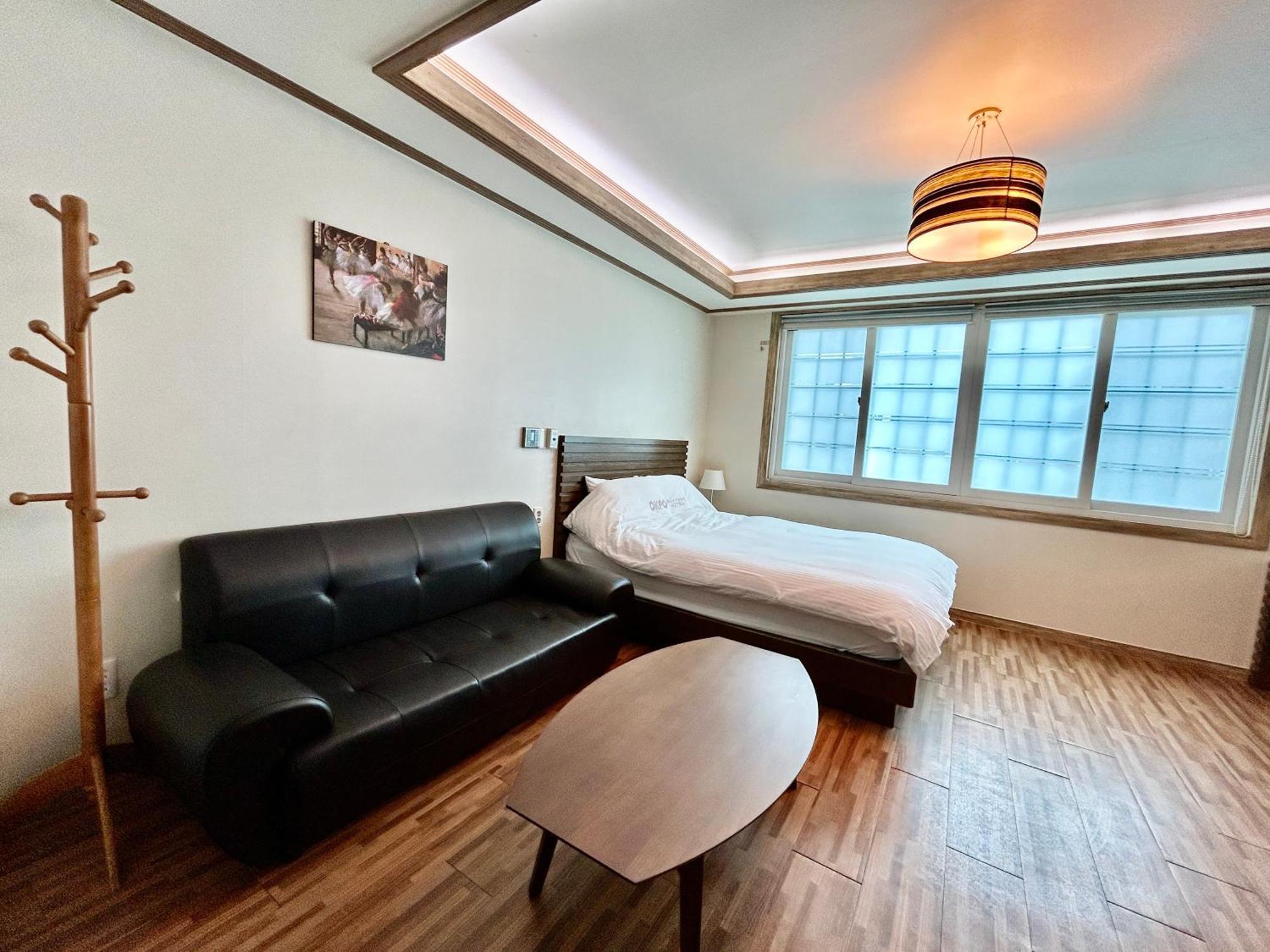 Okpo Business Hotel Geoje Eksteriør bilde