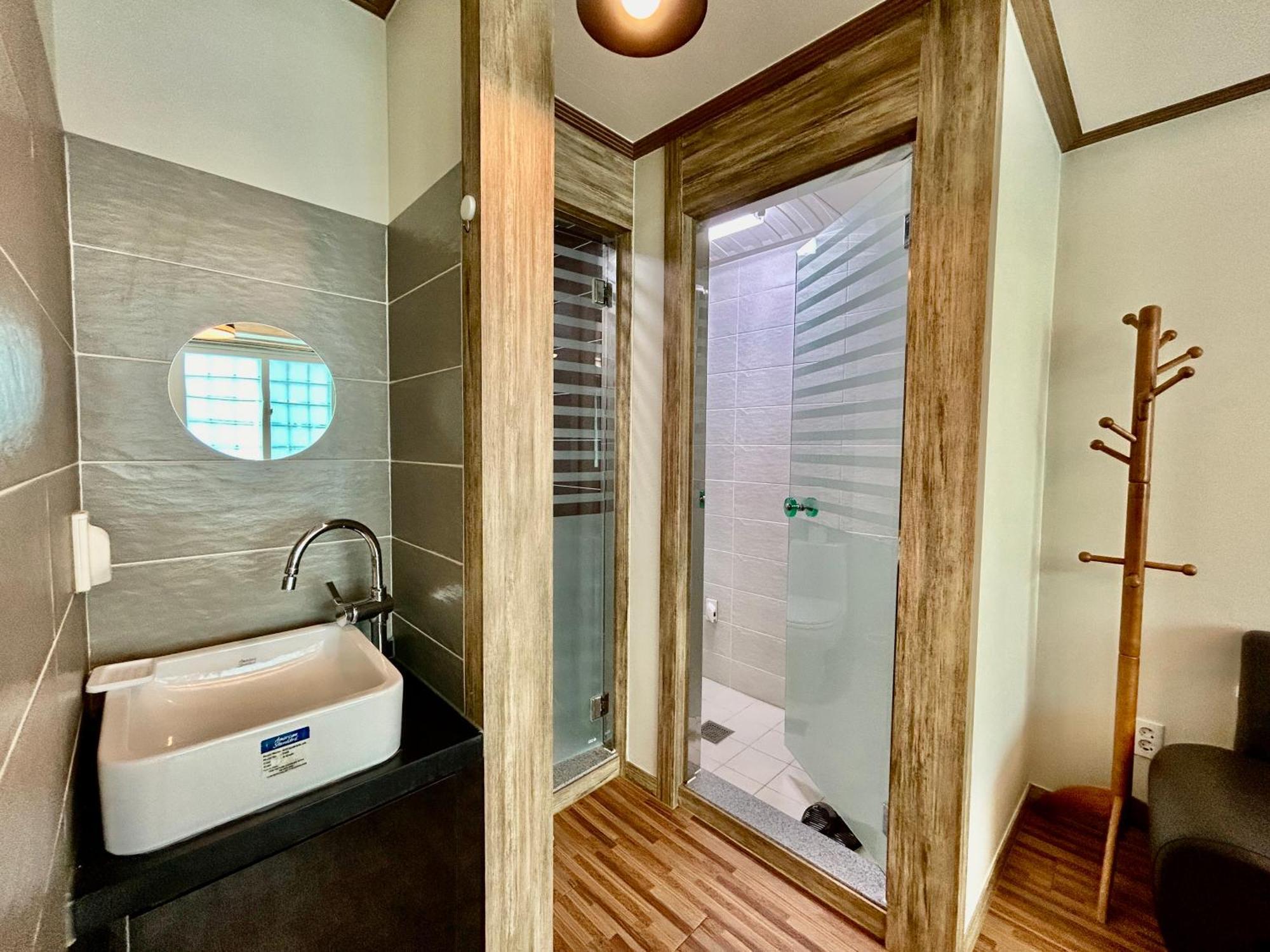 Okpo Business Hotel Geoje Eksteriør bilde